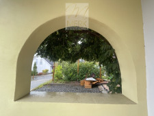 Bogenblick in Vorgarten